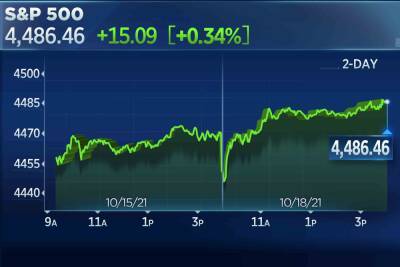 S&P 500 notches fourth day of gains as investors await key earnings