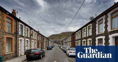 Average UK house price rises by £25,000 in a year