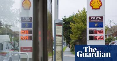 UK petrol prices reach record highs amid oil market pressure