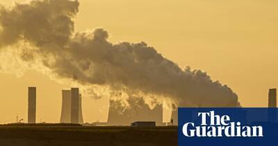 World is failing to make changes needed to avoid climate breakdown, report finds