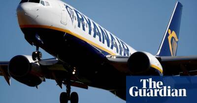 Ryanair returns to quarterly profit but plans to cut winter ticket prices