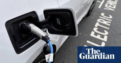 Car firms agree at Cop26 to end sale of fossil fuel vehicles by 2040