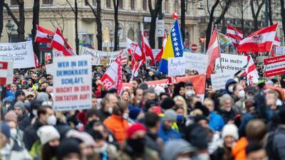Tens of thousands protest COVID-19 measures in Vienna