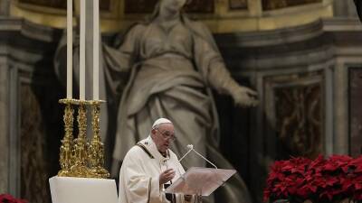 Pope Francis holds traditional Christmas mass as COVID-19 cases surge in Italy