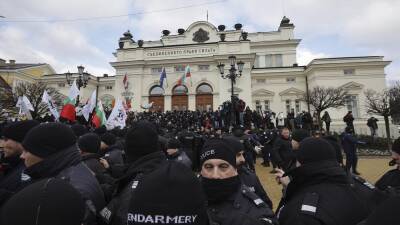 Anti-vaccine protesters try to storm Bulgarian parliament building