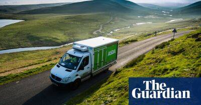 Asda to cut delivery drivers’ pay by 12% despite staff shortage