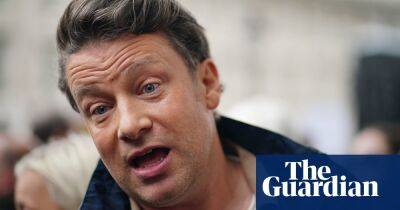 Jamie Oliver calls for more children to receive free school meals
