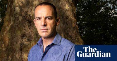 Martin Lewis writes guide for libraries wanting to become winter ‘warm banks’