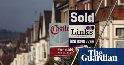 UK’s 13-year housing market boom to end in 2023, surveyors predict