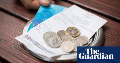 Tip deductions cost UK workers £200m a year, says Labour