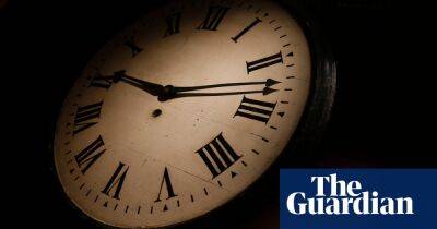 Save energy by not turning clocks back in October, says expert