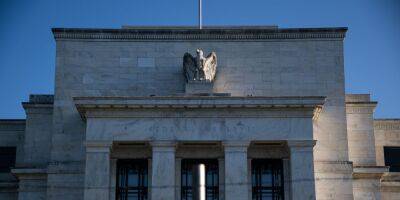 Businesses Expect Economy to Weaken, Fed’s Beige Book Says