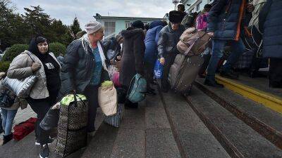 Ukraine war: Moscow-installed authorities urge Kherson residents to leave 'immediately'