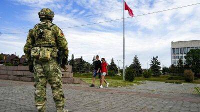 Russia-installed officials urge Kherson residents to pack up and go