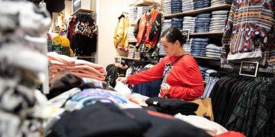 Troubled Retailers Hunker Down for Holiday Stress Test