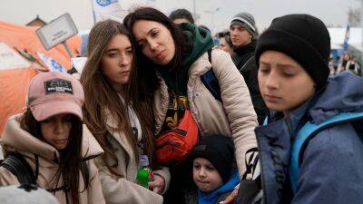 Ukraine war: Ukrainian refugees urged not to return home this winter as power cuts loom