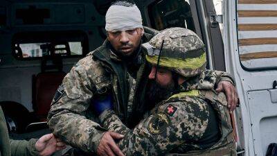 Ukrainian fears 'city of death' as troops approach Kherson