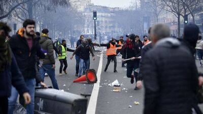 Paris shooting: Fresh skirmishes as rally takes place for Kurdish victims of 'racist' attack