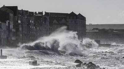 Storm Eunice: Major incidents declared across England and Wales