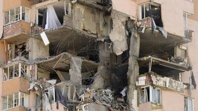 Ukraine war: Distress and destruction as Russian airstrikes hit Ukrainian cities