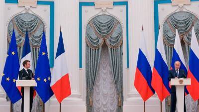 Ukraine crisis: Macron heads to Kyiv as French president and Putin pledge to speak again