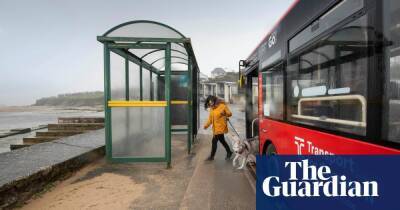 Cornish pilot scheme cuts bus fares to encourage use of public transport