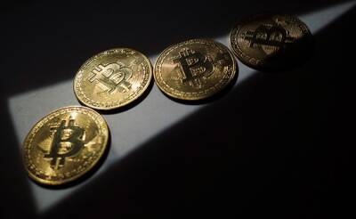Bitcoin Falls 5.3% To $39,881; Ether Dips 6.6%
