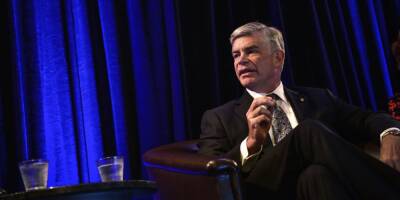 Fed’s Patrick Harker Expects Steady, Deliberate Path of Rate Rises
