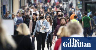 UK consumer confidence falls to lowest level since 1974