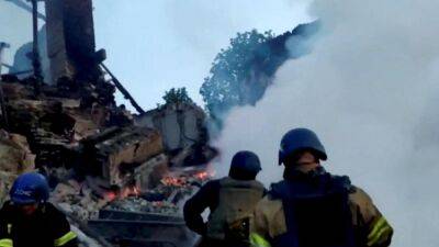 Authorities fear 60 dead after Russia bombs Ukrainian school