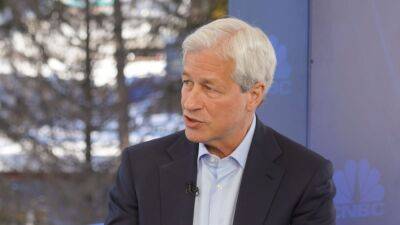 Jamie Dimon says 'brace yourself' for an economic hurricane caused by the Fed and Ukraine war