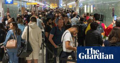 Airlines must review schedules to avoid summer flight chaos, says DfT