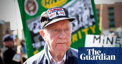 ‘Is that who I think it is?’ Arthur Scargill joins rail picket line in Sheffield