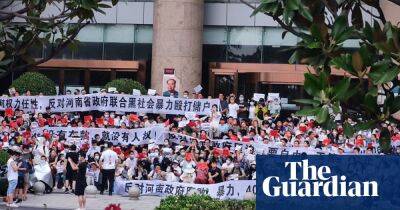 Protest in China over frozen bank accounts ends in violence
