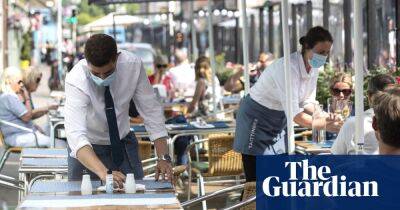 Bill forcing restaurants to hand over tips to staff wins MPs’ backing
