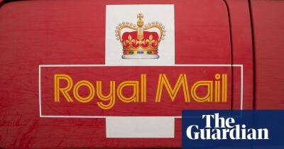 Royal Mail staff vote to strike in pay dispute