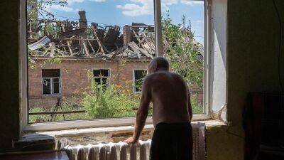 Ukraine war: Russian forces pound last Luhansk stronghold