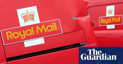 Royal Mail threatens to split up business as it reports losing £1m a day
