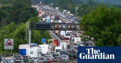 Holidaymakers face delays as fuel price protesters block M5