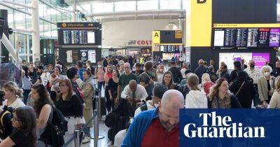 Heathrow reports £321m loss after queues and flight cancellations