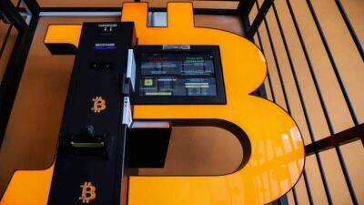 Bitcoin rises 6.9% to $22,717