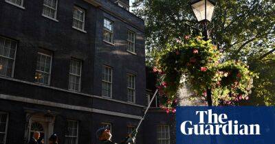 No hosepipe ban at No 10, as ministers call for water restrictions