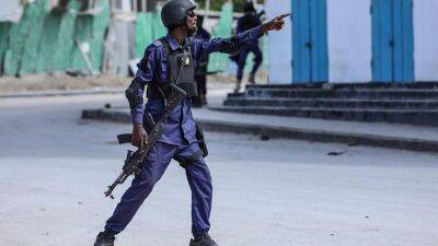 At least 10 dead as gunmen storm Somalia hotel