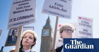 Criminal barristers in England and Wales vote to go on indefinite strike