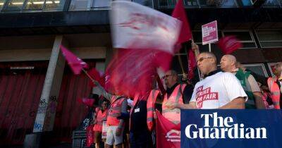 Royal Mail relying on skeleton staff as 115,000 postal workers strike