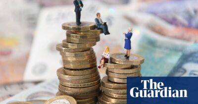 More people leaving workplace pension schemes, TUC warns