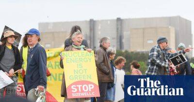 Who will fund Sizewell C nuclear plant and when will it be built?