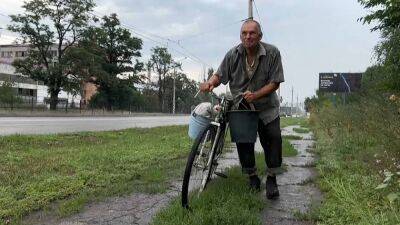 Cycling on the frontline: The Ukrainians defying danger in the Donetsk war zone