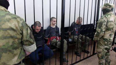 Foreign prisoners, some facing execution, freed from east Ukraine jail