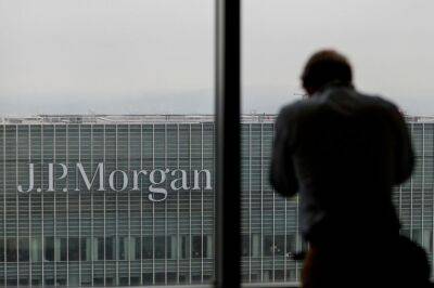 JPMorgan cuts junior bonuses by 52% as banks row back on analyst pay